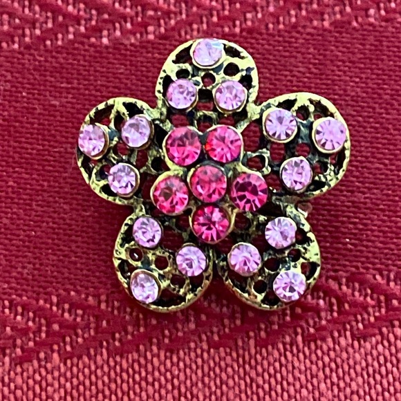 5/$10❤️❤️❤️NEW VINTAGE STYLE METAL & PINKS RHINESTONED MINI BROACH - Picture 1 of 4